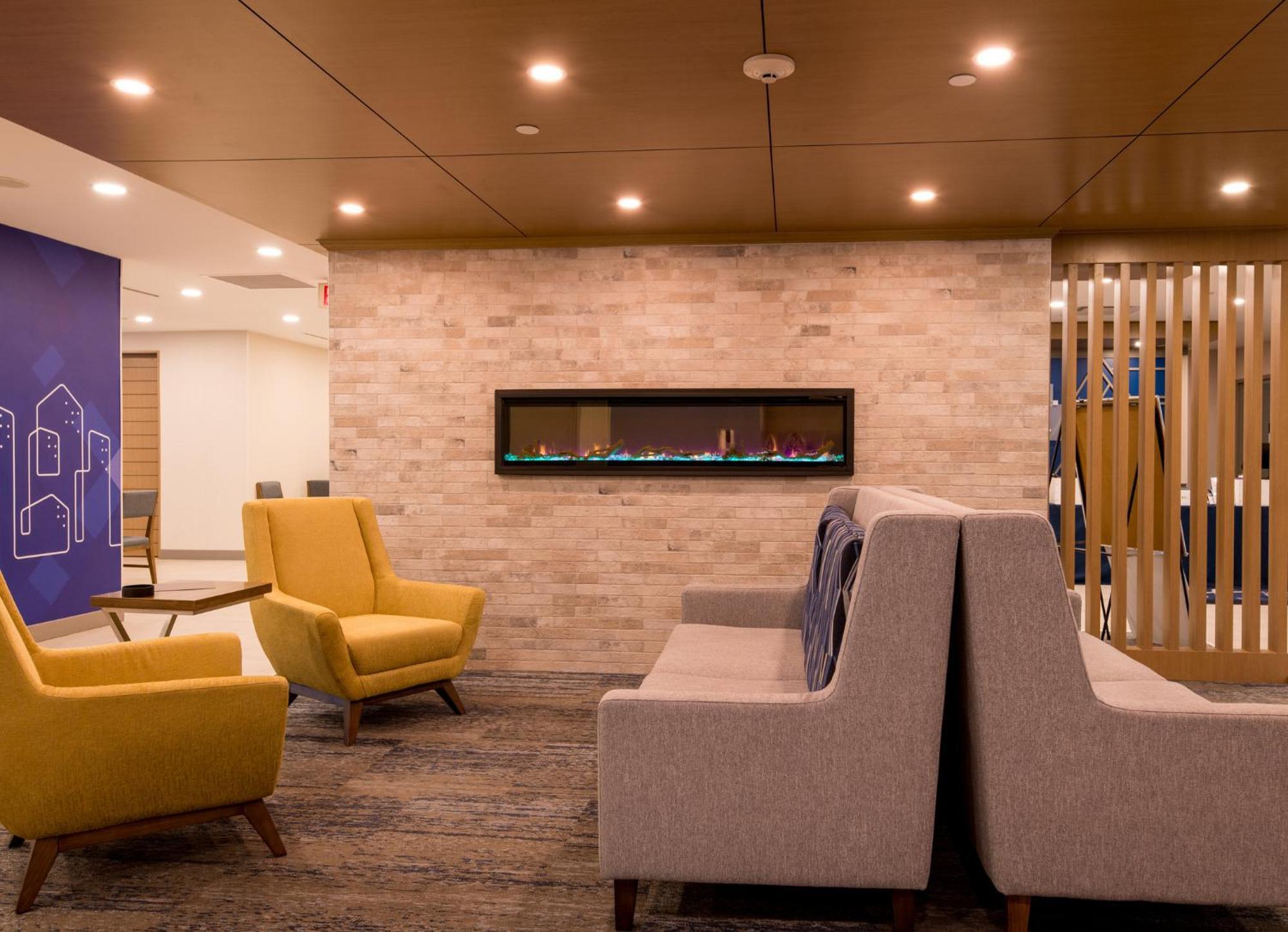 Holiday Inn Express & Suites Huntsville By Ihg Bagian luar foto